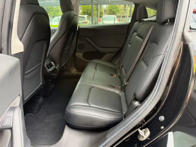 Tesla Model Y — Фото автомобиля 14