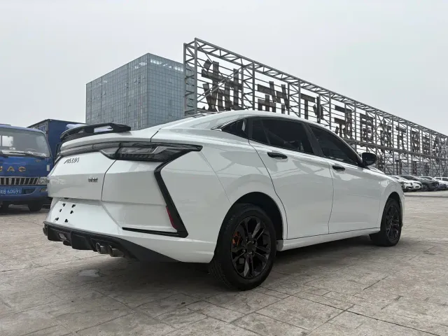 Dongfeng Yixuan — Фото автомобиля 5