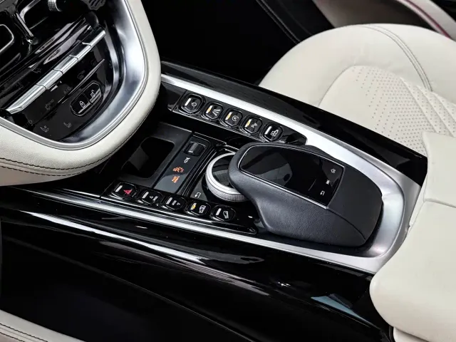 Aston Martin DBX — Фото автомобиля 11