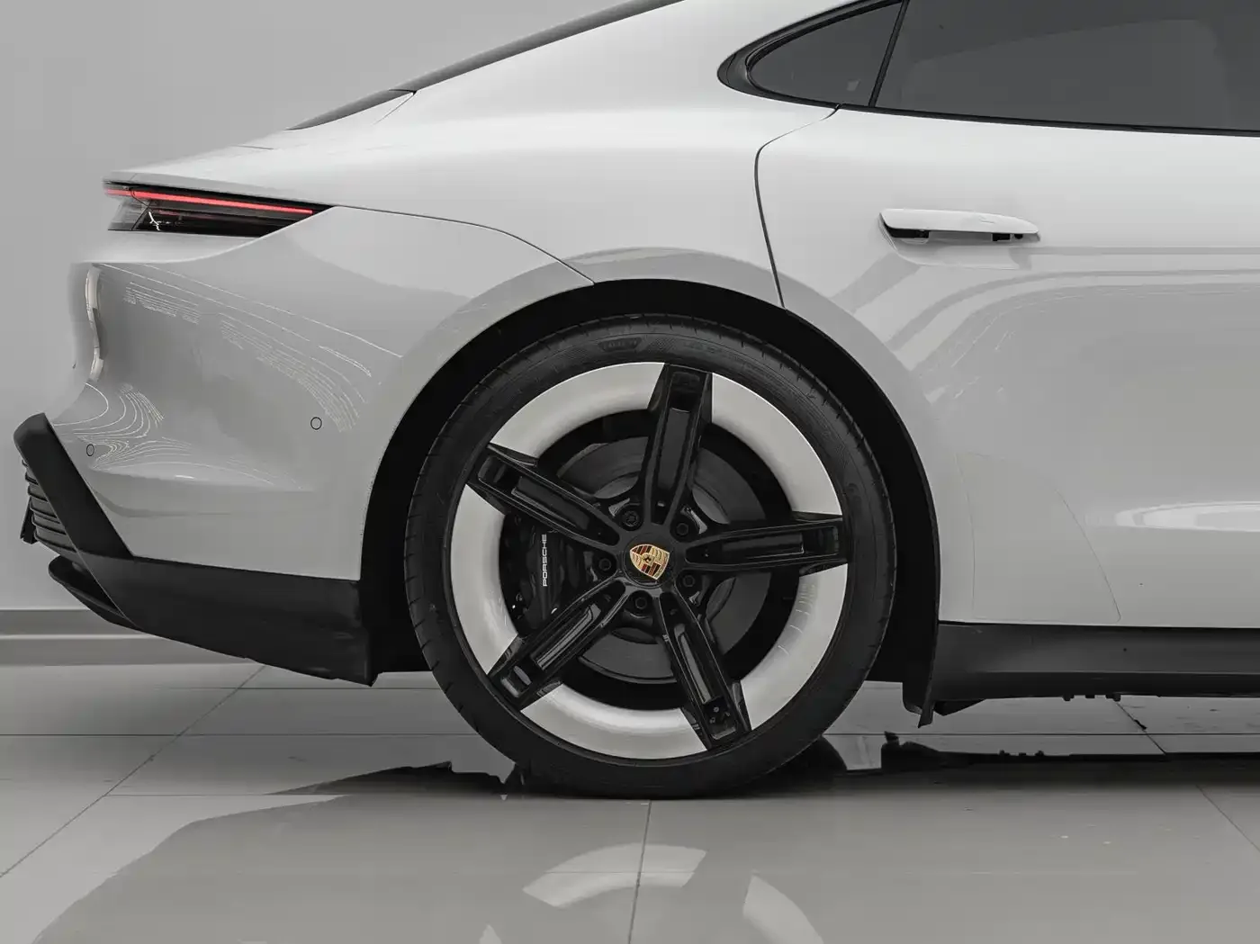 Porsche Taycan 2025 Taycan — Фото автомобиля 14