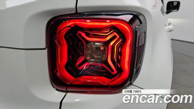 Jeep Renegade — Фото автомобиля 23