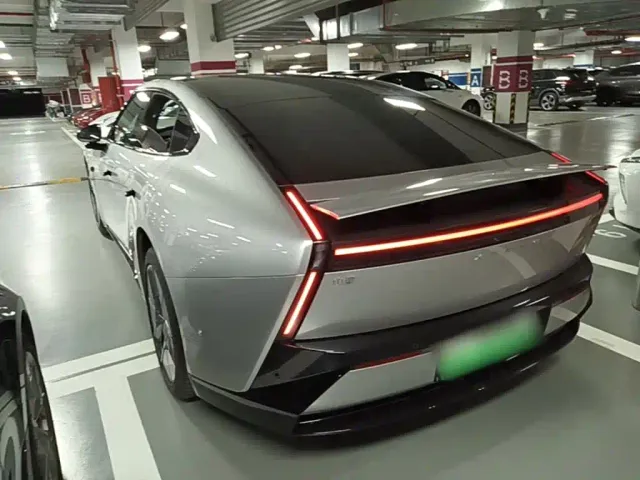Xpeng P7 — Фото автомобиля 4