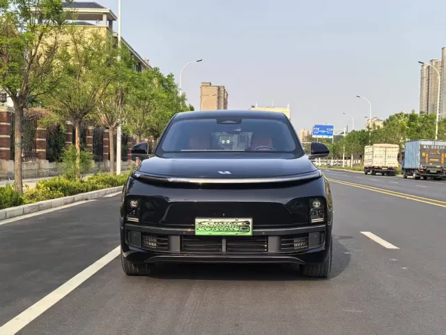 Li Auto L8 — Фото автомобиля 2
