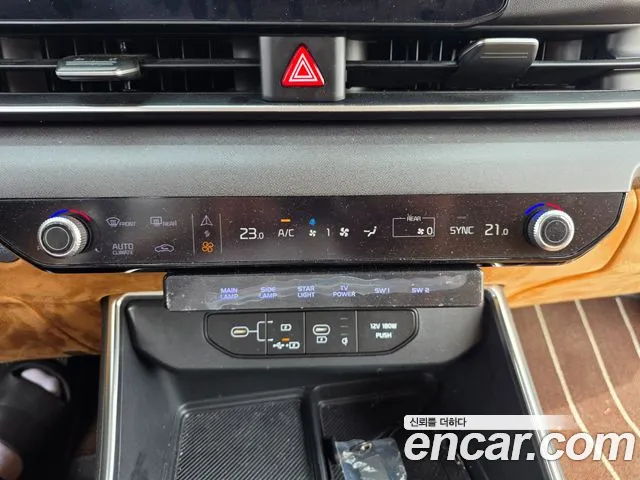 Kia Carnival Generation 4 — Фото автомобиля 8