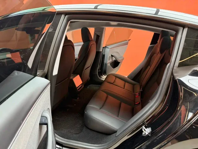 Tesla Model 3 — Фото автомобиля 5