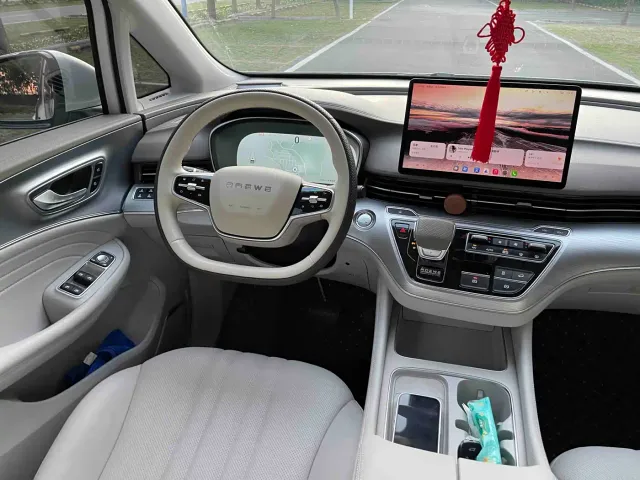 Roewe iMAX8 — Фото автомобиля 14