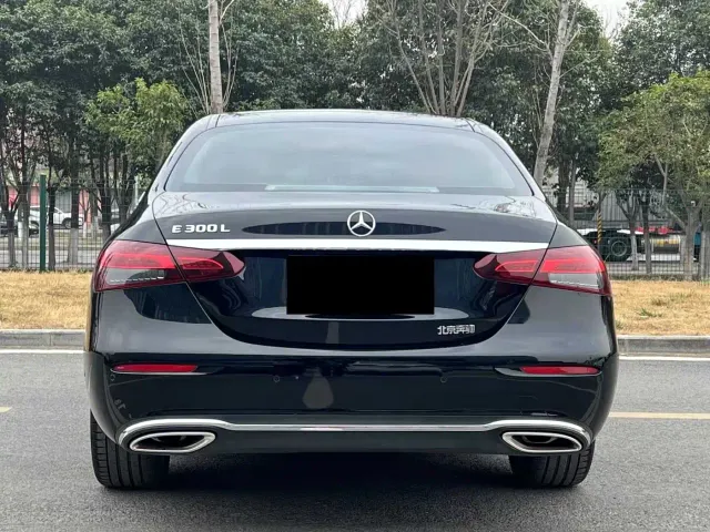 Mercedes-Benz E-Class — Фото автомобиля 8