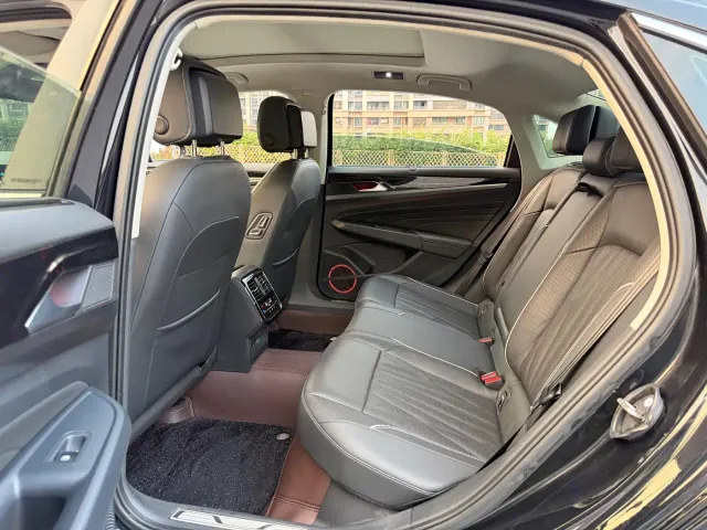 Volkswagen Passat — Фото автомобиля 11