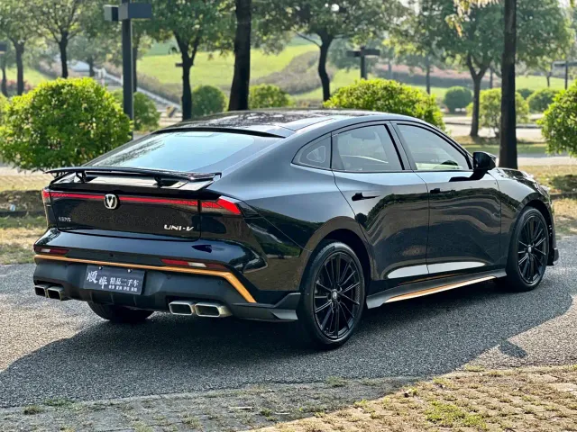 Changan UNI-V — Фото автомобиля 7