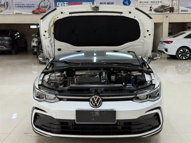 Volkswagen Golf — Фото автомобиля 7