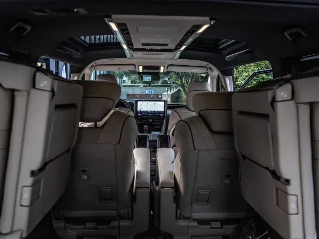 Toyota Alphard — Фото автомобиля 10