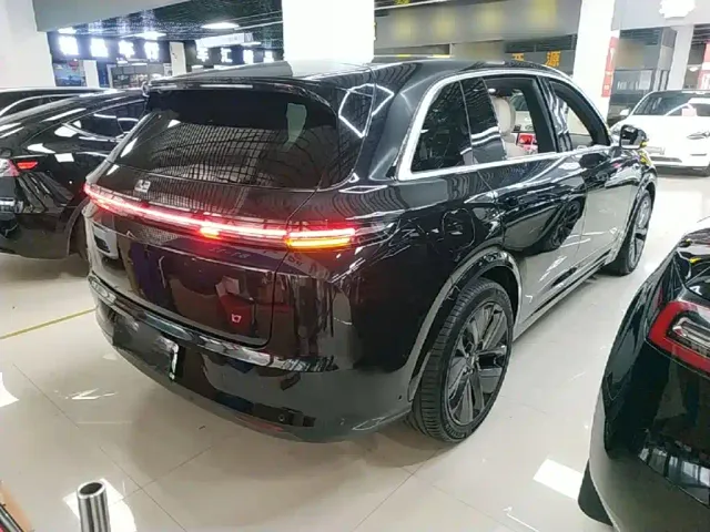 Li Auto L7 — Фото автомобиля 6