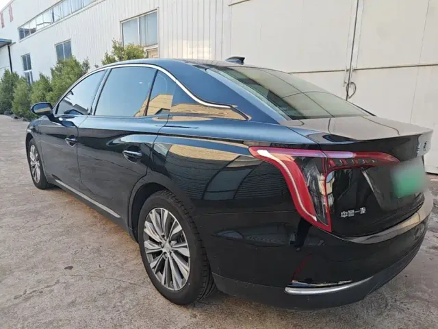 Hongqi E-QM5 — Фото автомобиля 4