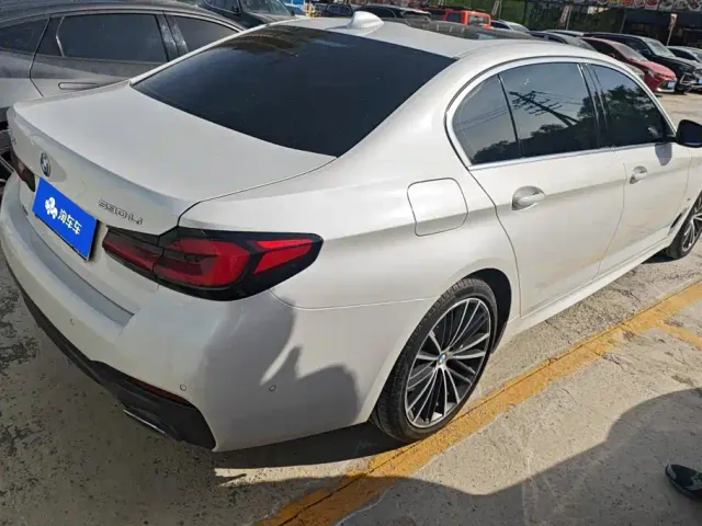BMW 5 Series — Фото автомобиля 3