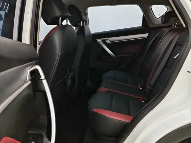 Geely Binyue — Фото автомобиля 8