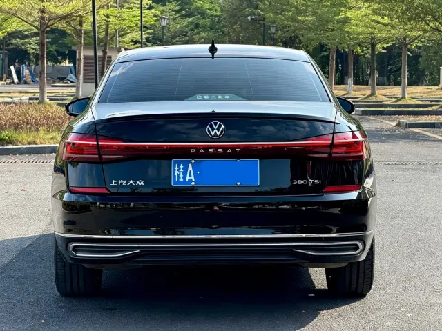 Volkswagen Passat — Фото автомобиля 3