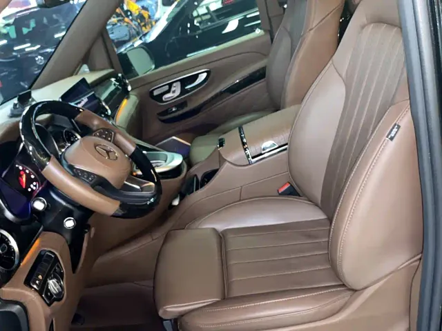 Mercedes-Benz Mercedes-Benz V-Class 2022 V 260 L Long Wheelbase Luxury Edition — Фото автомобиля 4