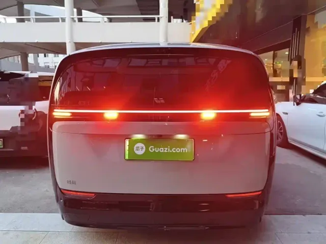 Li Auto MEGA — Фото автомобиля 3