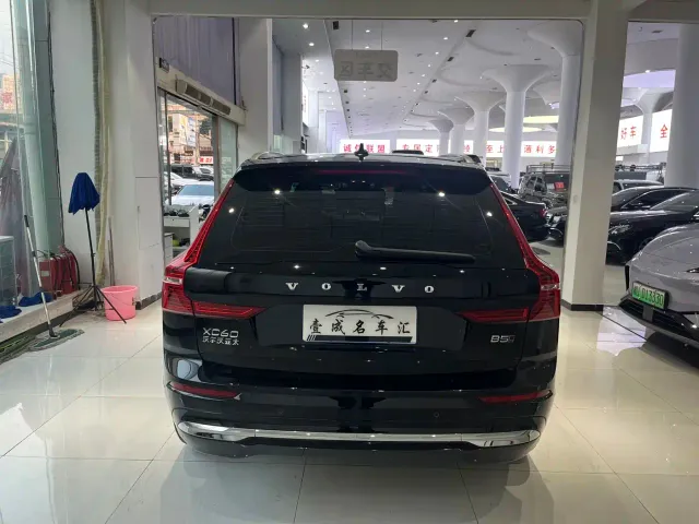 Volvo XC60 — Фото автомобиля 8