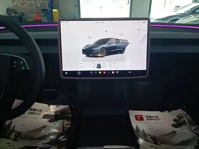 Tesla Model 3 — Фото автомобиля 12