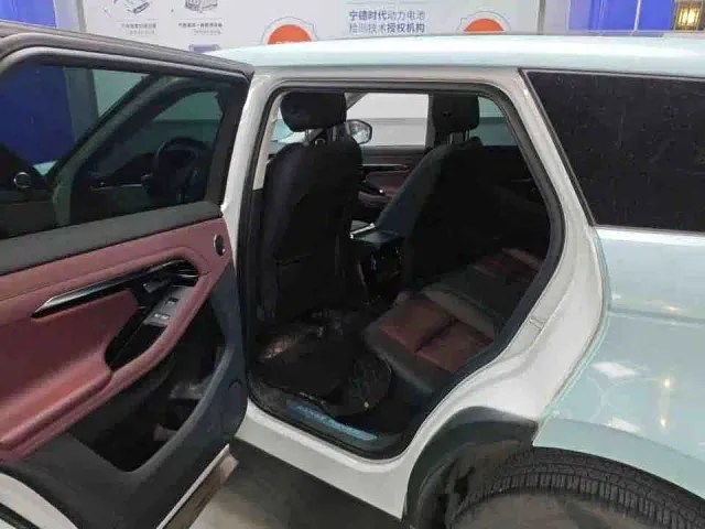 Land Rover Range Rover Evoque — Фото автомобиля 3