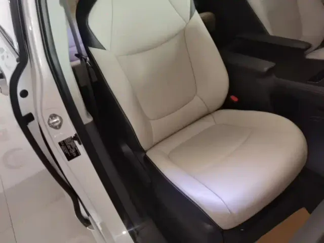 Toyota Sienna — Фото автомобиля 24