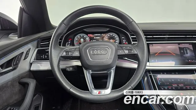 Audi Q8 55 TFSI quattro Premium — Фото автомобиля 11