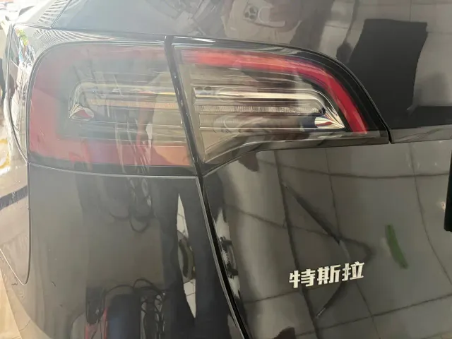 Tesla Model Y — Фото автомобиля 6