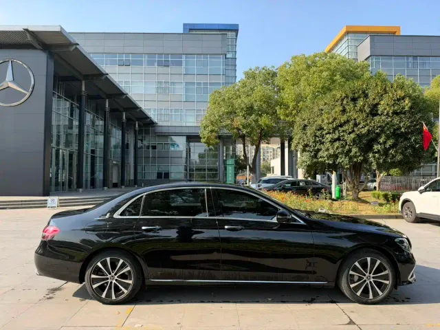 Mercedes-Benz E-Class — Фото автомобиля 8
