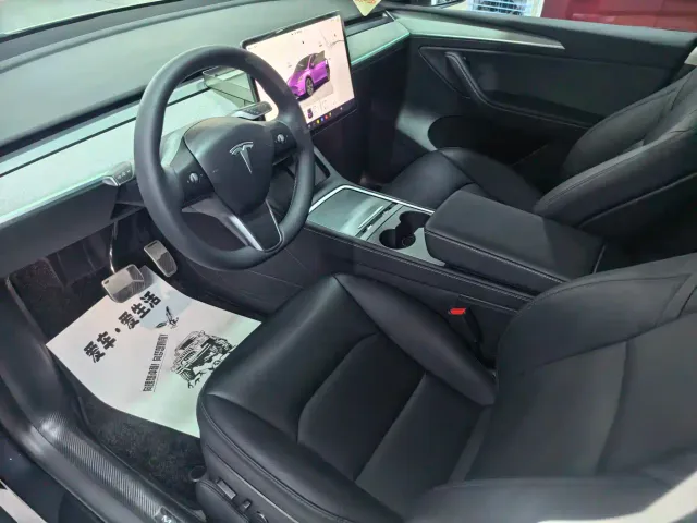 Tesla Model Y — Фото автомобиля 5