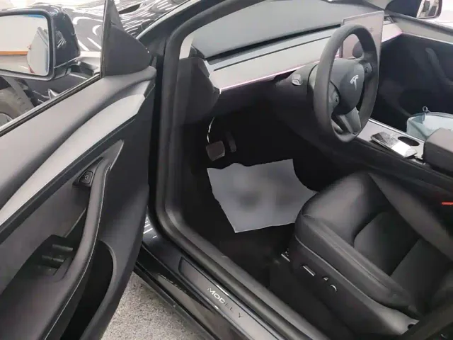 Tesla Model Y — Фото автомобиля 15