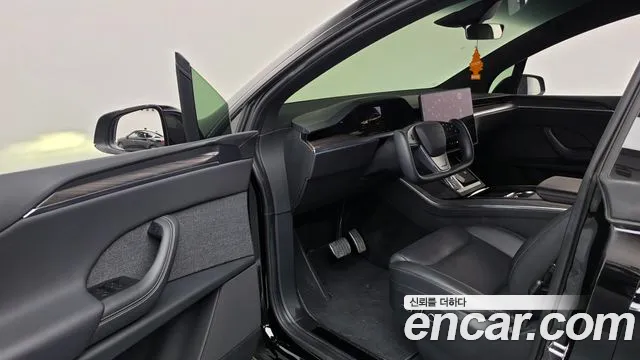 Tesla Model X — Фото автомобиля 10