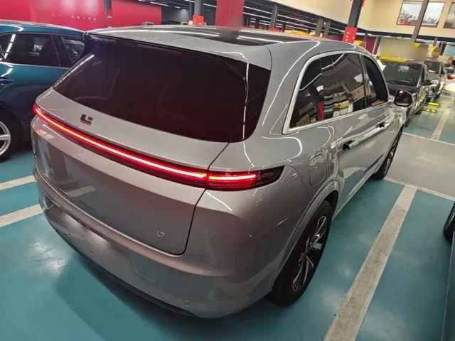 Li Auto L7 — Фото автомобиля 6