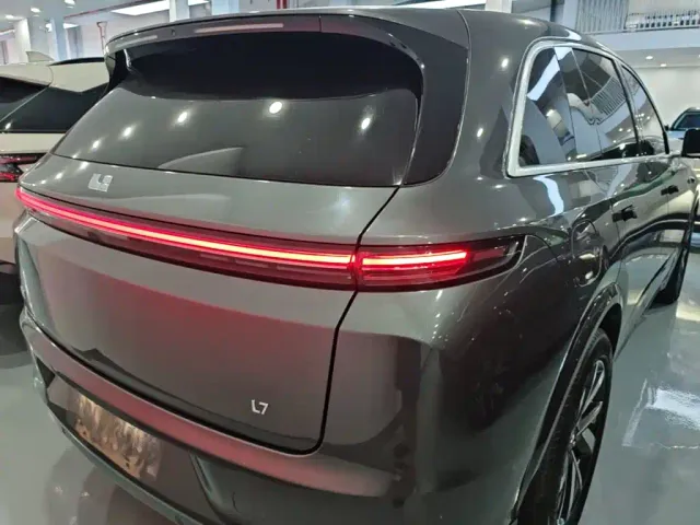 Li Auto L7 — Фото автомобиля 5