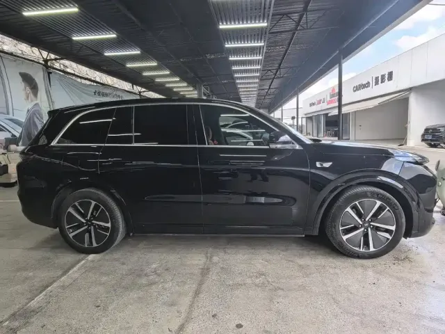 Li Auto L8 — Фото автомобиля 4