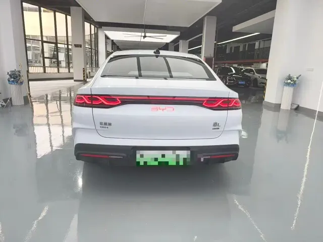 BYD Qin L — Фото автомобиля 16