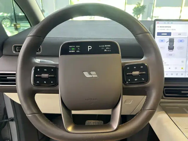 Li Auto MEGA — Фото автомобиля 5