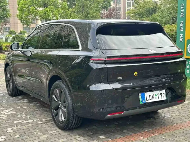 Li Auto L6 — Фото автомобиля 7