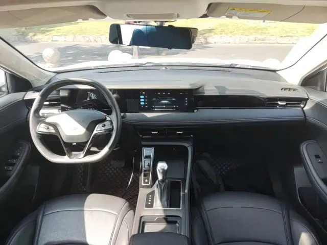 Roewe i5 — Фото автомобиля 9