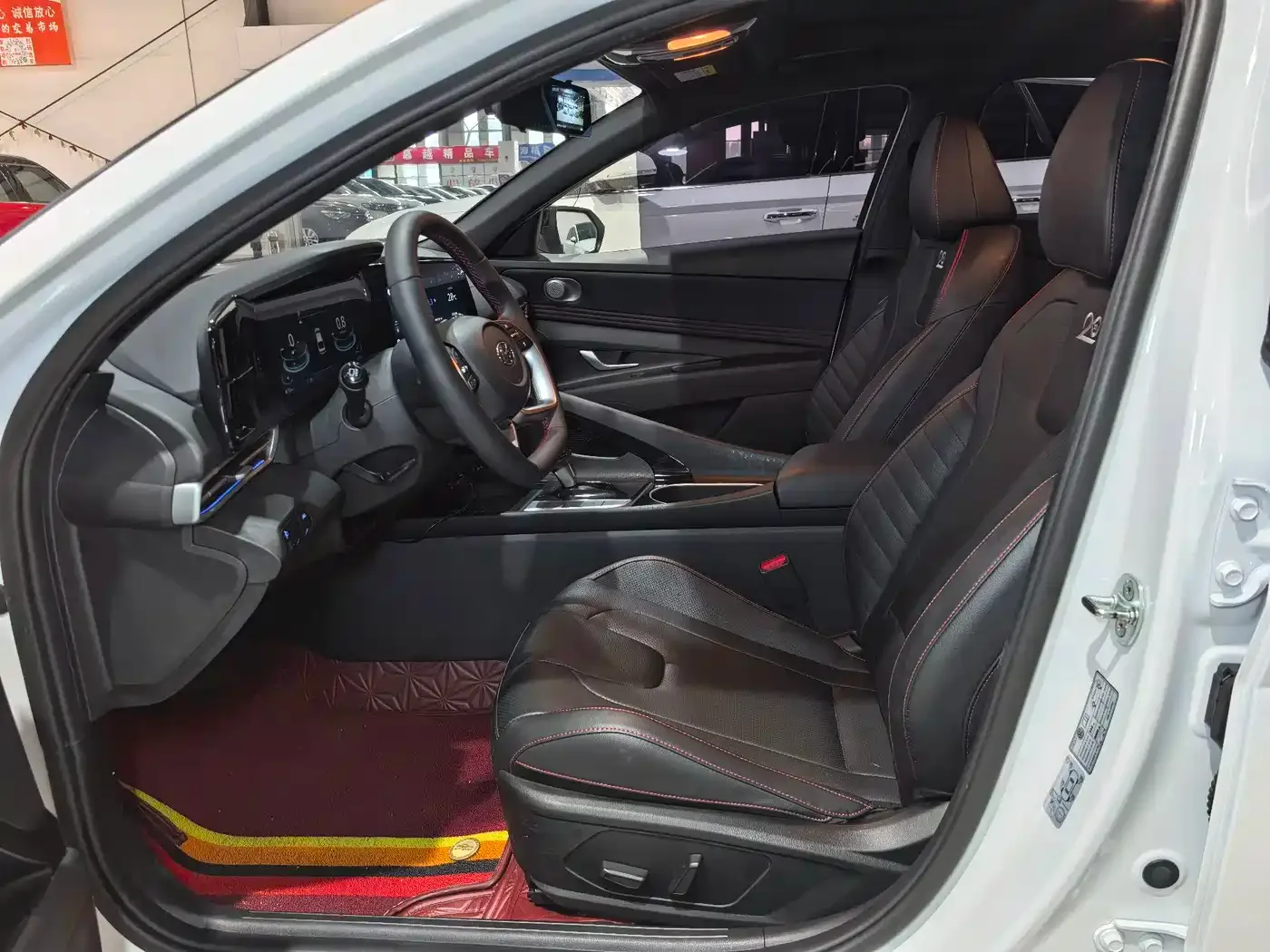 Hyundai Elantra 2022 1.5L CVT 20th Anniversary Edition — Фото автомобиля 6