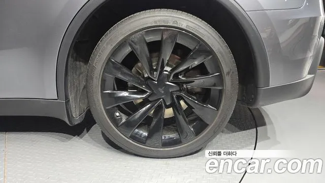 Tesla Model Y — Фото автомобиля 6