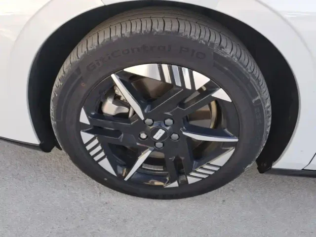 Geely Galaxy E8 — Фото автомобиля 22