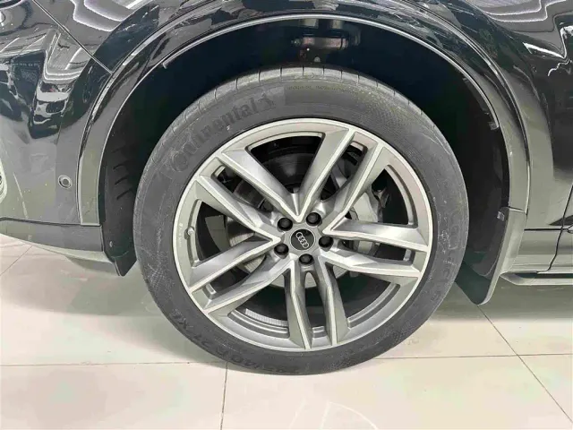 Audi Q7 — Фото автомобиля 4