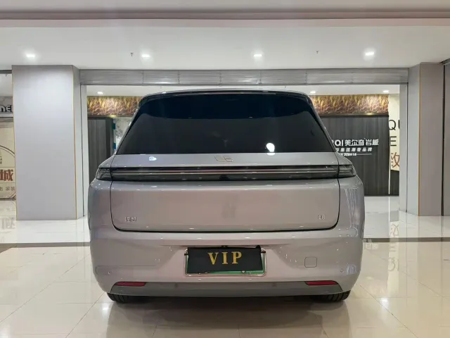 Li Auto L8 — Фото автомобиля 12