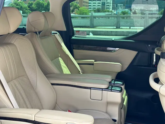 Toyota Alphard — Фото автомобиля 5