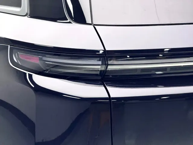 Li Auto L8 — Фото автомобиля 19