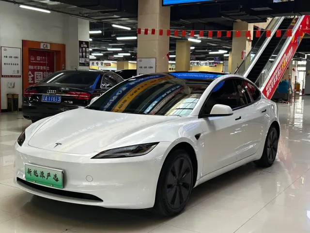 Фотография автомобиля — Tesla Model 3