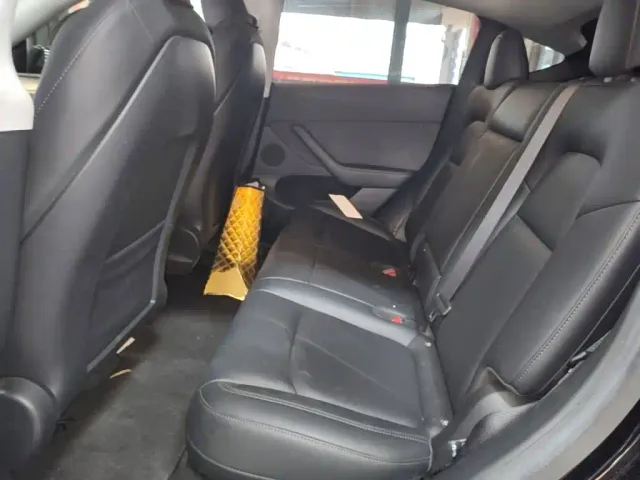 Tesla Model Y — Фото автомобиля 16