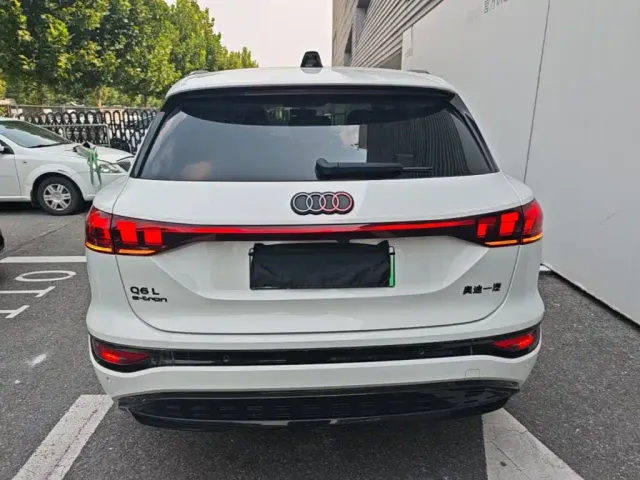 Audi Q6L e-tron — Фото автомобиля 5