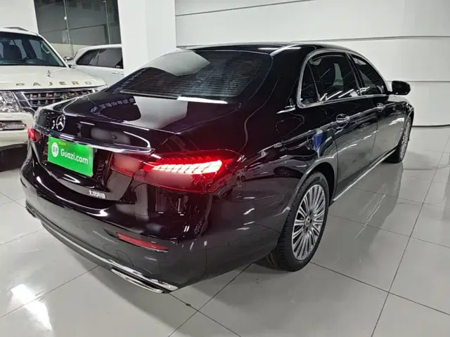Mercedes-Benz E-Class — Фото автомобиля 6